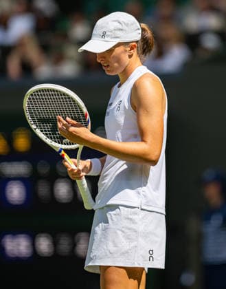 Tennis - Wimbledon Championship 2026 - Day 2 LONDON, ENGLAND - Tuesday, June 30, 2026: Iga ÅöwiÄÖtek (POL) during the Ladies Singles First Round match on Day Two of The Championships Wimbledon 2026 at the All England Lawn Tennis and Croquet Club. (Photo by Kirsten Holst Propaganda) LONDON All England Lawn Tennis and Croquet Club GREATER LONDON ENGLAND  Copyright: xKirstenxHolstx 2026-06-30-014-Wimbledon_D2