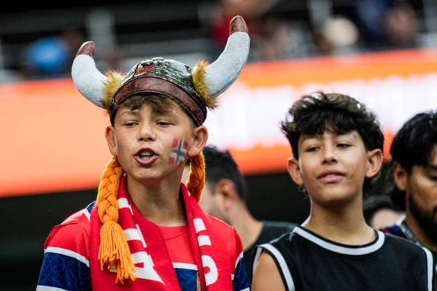 World Cup 2026: Ivory Coast - Norway Arlington, Texas , USA 20260630. Norwegian supporters before the start of the match in the round of 16 between Ivory Coast and Norway during the 2026 FIFA World Cup, WM, Weltmeisterschaft, Fussball at the Dallas stadium. Photo: Fredrik Varfjell NTB Arlington, Texas United States EDITORIAL USE ONLY. RESTRICTED USE FOR BETTING COMPANIES Ref:_SPOiX2Dx98d68c.jpg *** 2026 World Cup: Ivory Coast vs. Norway, Arlington, Texas, USA, June 30, 2026. Norwegian fans before the start of the Round of 16 match between Ivory Coast and Norway during the 2026 FIFA World Cup at the Dallas Stadium. Photo: Fredrik Varfjell, NTB, Arlington, Texas, United States. EDITORIAL USE ONLY. RESTRICTED USE FOR BETTING COMPANIES.  Copyright: xFredrikxVarfjellx xNTBx