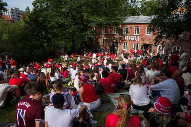 World Cup 2026: Ivory Coast - Norway Oslo 20260630. Many people are ready before the World Cup match between Ivory Coast and Norway which will be shown on the big screen at Nieu grünerlokka on Tuesday evening. Photo: Javad Parsa NTB Oslo Norway EDITORIAL USE ONLY. RESTRICTED USE FOR BETTING COMPANIES Ref:_SPO_qW60R3tSv4.jpg *** 2026 World Cup: Ivory Coast vs. Norway, Oslo, June 30, 2026. Many people are gathered ahead of the World Cup match between Ivory Coast and Norway, which will be shown on the big screen at Nieu grünerlokka on Tuesday evening. Photo: Javad Parsa, NTB, Oslo, Norway. EDITORIAL USE ONLY. RESTRICTED USE FOR BETTING COMPANIES  Copyright: xJavadxParsax xNTBx