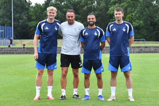 Fußball 3. Liga Trainingsauftakt MSV Duisburg am 30.06.2026 auf dem Trainingsgelände an der Westender Straße in Duisburg V.l.n.r.: Peter Remmert ( Duisburg ) - Dietmar Hirsch ( Trainer Cheftrainer Duisburg ) - Ramien Safi ( Duisburg ) - Max Besuschkow ( Duisburg ) *** Soccer, 3rd Division: MSV Duisburg Kicks Off Training on June 30, 2026, at the Training Facility on Westender Straße in Duisburg. From left to right: Peter Remmert (Duisburg), Dietmar Hirsch (Head Coach, Duisburg), Ramien Safi (Duisburg), Max Besuschkow (Duisburg)burg xRx