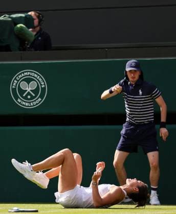 Lois Boisson falls over during her first round match Wimbledon Tennis Championships, Day 2, The All England Lawn Tennis and Croquet Club, London, UK - 30 Jun 2026London The All England Lawn Tennis and United Kingdom  Copyright: xEllaxLing Shutterstockx 16964204bp