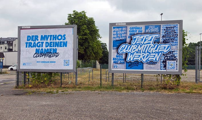 CFC_Vision2030 30.06.2026, Chemnitz, Fußball, Regionaligist CFC. Club startet VISION 2030 mit Plakatwerbung. Für den CFC. Für Chemnitz. Unsere Farben in unserer Stadt Die Mitgliederkampagne wird den Chemnitzer FC in der kommenden Saison dauerhaft begleiten. Ermöglicht wird die Kampagne in ihrer Größe und Reichweite unter anderem durch die großzügige Unterstützung der Volksbank Chemnitz eG, die als exklusiver Partner die Umsetzung der Mitgliederkampagne maßgeblich begleitet. In Zusammenarbeit mit der Stadtbild Werbegesellschaft wird die Kampagne außerdem im gesamten Chemnitzer Stadtgebiet durch Plakatwerbungen sichtbar sein. Man will die Zahl von 5000 Mitgliedern erreichen. Chemnitz Sachsen BRD *** CFC Vision2030 June 30, 2026, Chemnitz, Sports, Soccer, Regional newspaper CFC Club launches VISION 2030 with billboard advertising For the CFC, For Chemnitz—Our colors in our city. The membership campaign will run throughout the upcoming season for Chemnitzer FC. The campaign’s scale and reach are made possible, in part, by the generous support of Volksbank Chemnitz eG, which, as an exclusive partner, is playing a key role in implementing the membership campaign. In collaboration with Stadtbild Werbegesellschaft, the campaign will also be visible throughout the city of Chemnitz via billboard advertisements. The goal is to reach 5,000 members. Chemnitz, Saxony, Germany