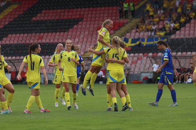 260630 Players of Sweden celebrate the 0-2 goal during the women s Euro Under-19 football match between Bosnia and Herzegovina and Sweden on June 30, 2026 in Sarajevo. Photo: Aleksandar Djorovic BILDBYRAN COP 184 XX0041 fotboll football soccer fotball womens euro under-19 bosnia - sweden bbeng sverige bosnien jubel *** June 30, 2026: Swedish players celebrate the 0–2 goal during the Women’s Under-19 European Championship soccer match between Bosnia and Herzegovina and Sweden on June 30, 2026 in Sarajevo. Photo by Aleksandar Djorovic, BILDBYRAN COP 184 XX0041: soccer, football, women’s Euro Under-19, Bosnia, Sweden, BBENG, Sweden, Bosnia, celebration  Copyright: ALEKSANDARxDJOROVIC BB260630ZA006