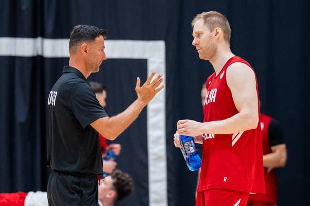 Poland National Basketball Team Training. Jaroslaw Zyskowski and head coach Igor Milicic are seen during training of the Polish National Basketball Team before the FIBA Basketball World Cup 2027 European Qualifiers match against the Netherlands in Krakow, Poland, on June 30, 2026. Krakow Poland  Copyright: xMarcinxGolbax originalFilename:golba-polandna260630_npf5j.jpg