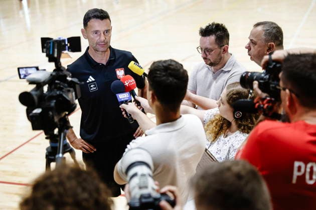 Krakow 30.06.2026 KOSZYKOWKA KOSZKADRA REPREZENTACJA POLSKI TRENING - - - BASKETBALL POLISH national team, Nationalteam PRACTICE PRACTISE NZ trener coach Igor Milicic , media tv kamera telewizja , FOT. WOJCIECH FIGURSKI 058SPORT.PL NEWSPIX.PL --- newspix.pl  FOT. WOJCIECH FIGURSKI 058SPOR