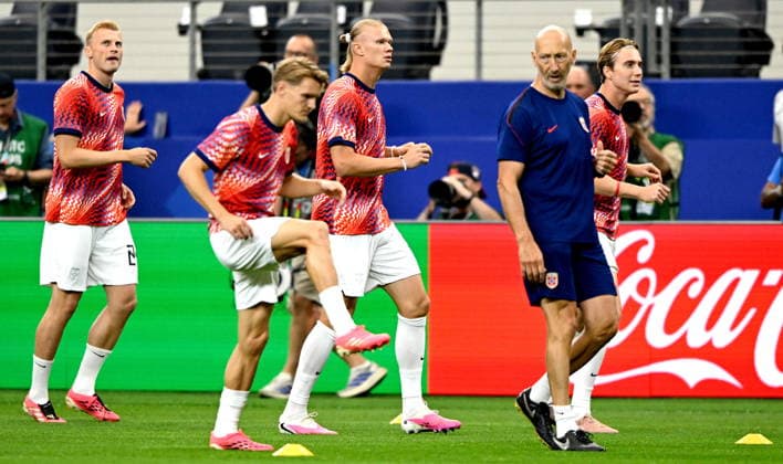 FIFA World Cup, WM, Weltmeisterschaft, Fussball 2026 - Round of 32 - Ivory Coast vs Norway Erling Haaland (C) of Norway and teammates warm up before the FIFA World Cup 2026 Round of 32 match Ivory Coast against Norway, in Dallas, USA, 30 June 2026. DALLAS United States  Copyright: xALBERTxPENAx
