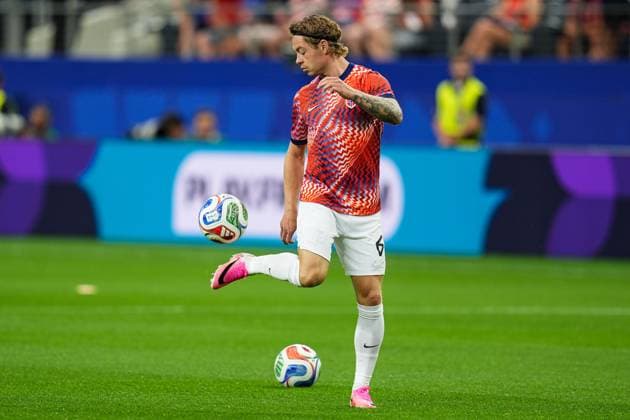 Patrick Berg of Norway warms up Ivory Coast v Norway, 2026 FIFA World Cup, WM, Weltmeisterschaft, Fussball Round of 32, Football, Dallas Stadium, Arlington, Texas, USA - 30 Jun 2026Arlington Dallas Stadium Texas (TX) United States of America  Copyright: xIsmaelxAdnan Shutterstockx 16970308p