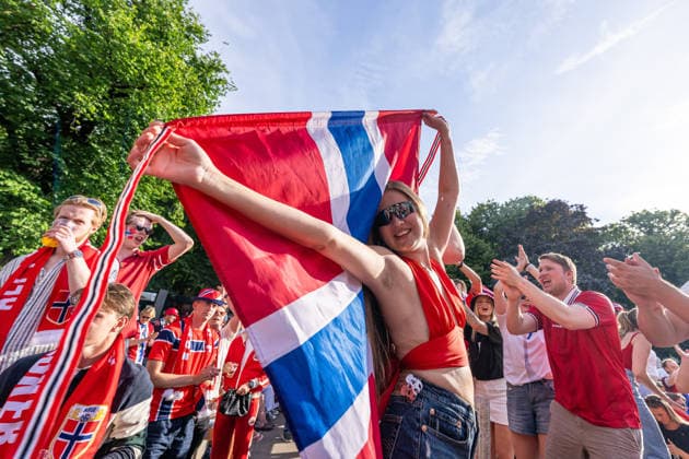 260630 Norwegian fans during FIFA World Cup, WM, Weltmeisterschaft, Fussball 2026 on June 30, 2026 in Oslo. EDITORIAL USE ONLY Photo: Marius Nordnes BILDBYRAN COP 185 MX0002 fotboll football soccer fotball world cup 2026 fans in oslo bbeng publik *** June 30, 2026: Norwegian fans during the 2026 FIFA World Cup 2026 in Oslo EDITORIAL USE ONLY Photo Marius Nordnes BILDBYRAN COP 185 MX0002 soccer football fotball 2026 World Cup fans in Oslo bbeng audience  Copyright: MARIUSxNORDNES BB260630ZF013