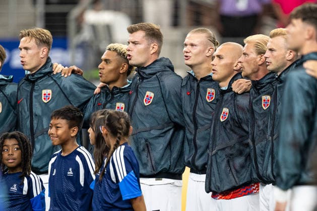 260630 Alexander Sorloth and Erling Braut Haaland of Norway during the national anthem of Norway ahead of the FIFA World Cup, WM, Weltmeisterschaft, Fussball 2026 round of 32 football match between CÃ te d Ivoire and Norway on June 30, 2026 in Dallas. Photo: Jon Olav Nesvold BILDBYRAN COP 217 VG0975 bbeng fotboll football soccer fotball vm fotbolls-vm fotball-vm fotbolls-vm 2026 fifa world cup 2026 16-delsfinale round of 32 arlington texas norge norway elfenbenskusten elfenbenskysten ivory coast *** June 30, 2026: Alexander Sorloth and Erling Braut Haaland of Norway during the Norwegian national anthem ahead of the 2026 FIFA World Cup Round of 32 soccer match between Côte d Ivoire and Norway on June 30, 2026 in Dallas. Photo by Jon Olav Nesvold. BILDBYRAN COP 217 VG0975 bbeng soccer football fotball World Cup 2026 FIFA World Cup 2026 Round of 16 of 32, Arlington, Texas, Norway, Ivory Coast  Copyright: JONxOLAVxNESVOLD BB260630JE063