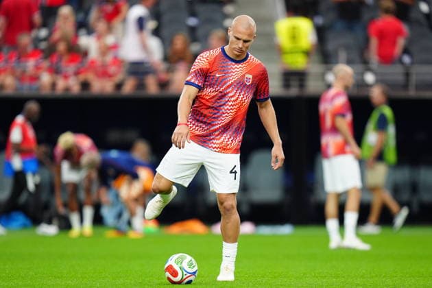 Ivory Coast v Norway - FIFA World Cup, WM, Weltmeisterschaft, Fussball 2026 - Round of 32 ARLINGTON, USA - JUNE 30: Leo Ostigard of Norway warms up prior the FIFA World Cup 2026 Round of 32 match between Ivory Coast and Norway at Dallas Stadium in Arlington, United States on June 30, 2026. Hakan Akgun Anadolu Texas United States. Editorial use only. Please get in touch for any other usage.  Copyright: x2026xAnadoluxHakanxAkgunx
