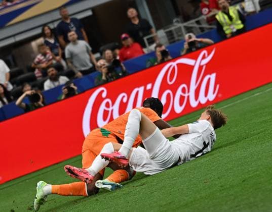 Cote D Ivoire v Norway Round Of 32 - FIFA World Cup, WM, Weltmeisterschaft, Fussball 2026 DALLAS, TEXAS, UNITED STATES JUNE 30, 2026: CÃ te d Ivoire forward Yan DiomandÃ ( 11) and Norway defender Marcus Holmgren Pedersen ( 16) challenge for the ball during the FIFA World Cup Round of 16 match at Dallas Stadium in Dallas, Texas, USA, on June 30, 2026. DALLAS United States of America Copyright: x xwalidxibrahimx xJNAxPressx