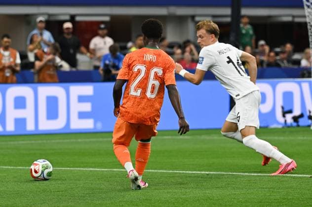 Cote D Ivoire v Norway Round Of 32 - FIFA World Cup, WM, Weltmeisterschaft, Fussball 2026 DALLAS, TEXAS, UNITED STATES JUNE 30, 2026: CÃ te d Ivoire midfielder Christ Inao Oulai ( 26) controls the ball against Norway midfielder Frederik Aursnes ( 14) during the FIFA World Cup Round of 32 match between CÃ te d Ivoire and Norway at Dallas Stadium in Dallas, Texas, USA. DALLAS United States of America Copyright: x xwalidxibrahimx xJNAxPressx