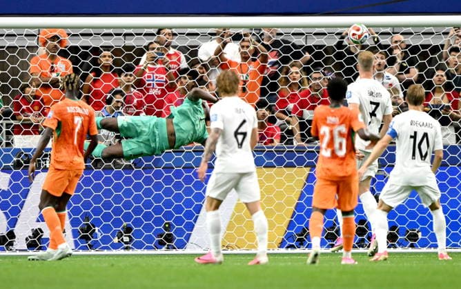 FIFA World Cup, WM, Weltmeisterschaft, Fussball 2026 - Round of 32 - Ivory Coast vs Norway Goalkeeper Yahia Fofana of Ivory Coast is beaten as Norway go 1-0 up during the FIFA World Cup 2026 Round of 32 match Ivory Coast against Norway, in Dallas, USA, 30 June 2026. DALLAS United States  Copyright: xALBERTxPENAx