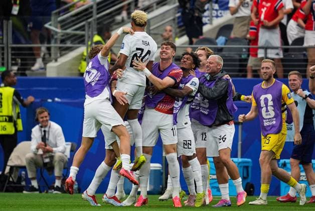 Antonio Nusa of Norway celebrates his goal with his Norway teammates Ivory Coast v Norway, 2026 FIFA World Cup, WM, Weltmeisterschaft, Fussball Round of 32, Football, Dallas Stadium, Arlington, Texas, USA - 30 Jun 2026Arlington Dallas Stadium Texas (TX) United States of America  Copyright: xIsmaelxAdnan Shutterstockx 16970308bt
