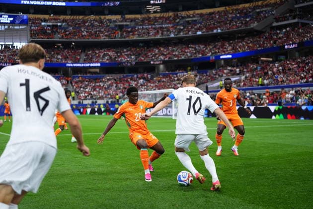 Ivory Coast v Norway - FIFA World Cup, WM, Weltmeisterschaft, Fussball 2026 - Round of 32 ARLINGTON, USA - JUNE 30: Martin Odegaard (10) of Norway in action against Christ Oulai (26) of Ivory Coast during the FIFA World Cup 2026 Round of 32 match between Ivory Coast and Norway at Dallas Stadium in Arlington, United States on June 30, 2026. Hakan Akgun Anadolu Texas United States. Editorial use only. Please get in touch for any other usage.  Copyright: x2026xAnadoluxHakanxAkgunx