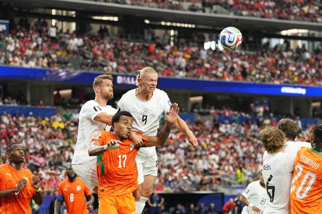 Erling Haaland (Norway) heads during Ivory Coast and Norway, Round of 32 FIFA World Cup, WM, Weltmeisterschaft, Fussball 2026, Dallas Stadium, Arlington, United States on June 30, 2026. Thor Wegner DeFodi Images. (Photo by DeFodi Images) - *** Erling Haaland of Norway heads the ball during the match between Ivory Coast and Norway in the Round of 32 of the 2026 FIFA World Cup at Dallas Stadium in Arlington, United States, on June 30, 2026. Photo by Thor Wegner, DeFodi Images