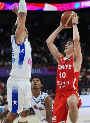 Puerto Rico v Turkiye - FIBA U17, U 17 Basketball World Cup ISTANBUL, TURKIYE - JUNE 30: Omer Kutluay (10) of Turkiye competes with Luis Rosado (L) of Puerto Rico during the FIBA U17 Basketball World Cup match between Puerto Rico and Turkiye at the Basketball Development Center on June 30, 2026, in Istanbul, Turkiye. Esra Bilgin Anadolu Istanbul Turkey. Editorial use only. Please get in touch for any other usage.  Copyright: x2026xAnadoluxEsraxBilginx