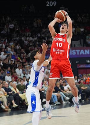 Puerto Rico v Turkiye - FIBA U17, U 17 Basketball World Cup ISTANBUL, TURKIYE - JUNE 30: Omer Kutluay (10) of Turkiye competes with Eduyn Albino of Puerto Rico during the FIBA U17 Basketball World Cup match between Puerto Rico and Turkiye at the Basketball Development Center on June 30, 2026, in Istanbul, Turkiye. Esra Bilgin Anadolu Istanbul Turkey. Editorial use only. Please get in touch for any other usage.  Copyright: x2026xAnadoluxEsraxBilginx