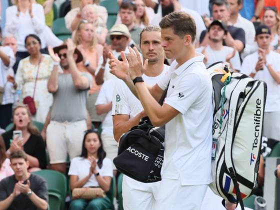 German Alexander Zverev applaud Belgian Alexander Blockx after winning a first round game between Belgian Blockx and German Zverev in the Men s singles at the Wimbledon grand slam tennis tournament in London, Britain, Tuesday 30 June 2026. BENOITxDOPPAGNE  x180029177x