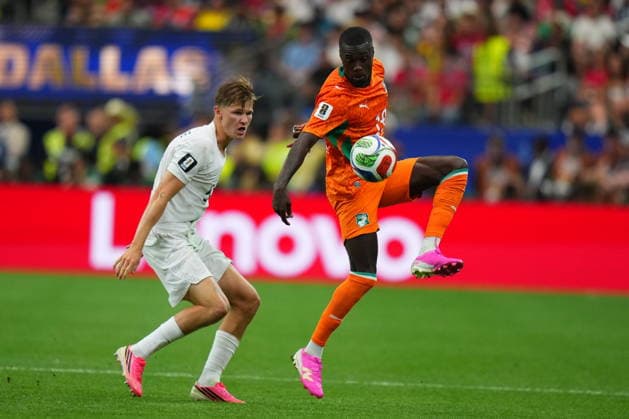 FIFA World Cup, WM, Weltmeisterschaft, Fussball 2026 - Round of 32 - Ivory Coast vs Norway Martin Odegaard (L) of Norway in action against Nicolas Pepe of Ivory Coast during the FIFA World Cup 2026 Round of 32 match Ivory Coast against Norway, in Dallas, USA, 30 June 2026. DALLAS United States  Copyright: xJEFFREYxMCWHORTERx