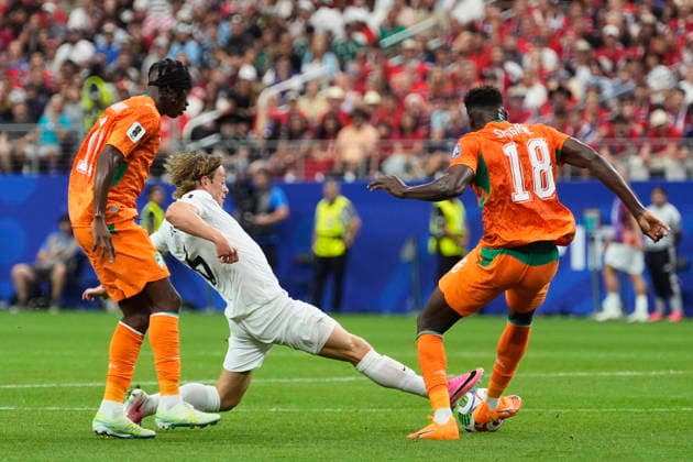World Cup 2026: Ivory Coast - Norway Arlington, Texas , USA 20260630. Norway s Patrick Berg, Ivory Coast s Yan Diomande and Ibrahim Sangare during the round of 16 match between Ivory Coast and Norway during the 2026 FIFA World Cup, WM, Weltmeisterschaft, Fussball at Dallas Stadium. Photo: Terje Pedersen NTB Arlington, Texas United States EDITORIAL USE ONLY. RESTRICTED USE FOR BETTING COMPANIES Ref:_SPO8ITZJ6GIf8c.jpg *** 2026 World Cup: Ivory Coast vs. Norway, Arlington, Texas, USA, June 30, 2026. Norway s Patrick Berg, Ivory Coast’s Yan Diomande and Ibrahim Sangare during the Round of 16 match between Ivory Coast and Norway at the 2026 FIFA World Cup at Dallas Stadium. Photo: Terje Pedersen, NTB, Arlington, Texas, United States. EDITORIAL USE ONLY. RESTRICTED USE FOR BETTING COMPANIES.  Copyright: xTerjexPedersenx xNTBx