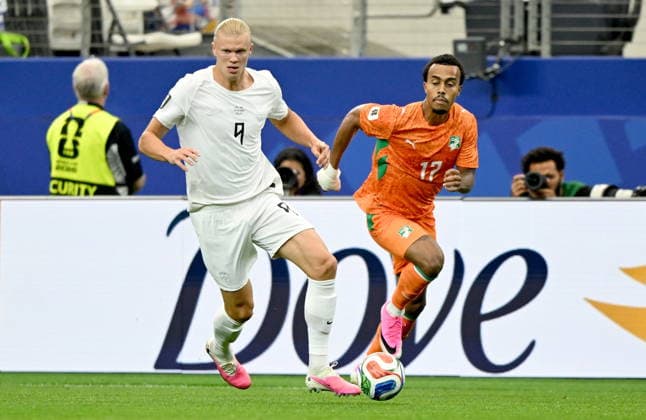FIFA World Cup, WM, Weltmeisterschaft, Fussball 2026 - Round of 32 - Ivory Coast vs Norway Erling Haaland (L) of Norway and Guela Doue of Ivory Coast in action during the FIFA World Cup 2026 Round of 32 match Ivory Coast against Norway, in Dallas, USA, 30 June 2026. DALLAS United States  Copyright: xALBERTxPENAx