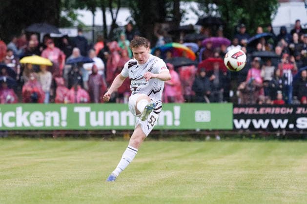 Fußball, Saison 2025 26, Freundschaftsspiel, Altona 93 - FC St. Pauli, Adolf-Jäger-Kampfbahn (Hamburg), 30.06.2026 Rawley St. John ( 53, FCSP) Hamburg Deutschland *** Soccer, 2025–26 season, Friendly match, Altona 93 vs. FC St. Pauli, Adolf Jäger Kampfbahn, Hamburg, June 30, 2026, Rawley St. John, 53, FCSP, Hamburg, Germany