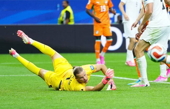 (260701) -- DALLAS, July 1, 2026 -- Orjan Nyland, goalkeeper of Norway, competes during the round of 32 match between Cote d Ivoire and Norway at the 2026 FIFA World Cup, WM, Weltmeisterschaft, Fussball at Dallas Stadium in Dallas, the United States, June 30, 2026. ) (SP)U.S.-DALLAS-FOOTBALL-FIFA WORLD CUP-ROUND OF 32-CIV VS NOR JiaxHaocheng 
