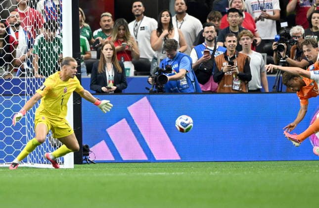 FIFA World Cup, WM, Weltmeisterschaft, Fussball 2026 - Round of 32 - Ivory Coast vs Norway Amad Diallo (R) of Ivory Coast scores the 1-1 during the FIFA World Cup 2026 Round of 32 match Ivory Coast against Norway, in Dallas, USA, 30 June 2026. DALLAS United States  Copyright: xALBERTxPENAx
