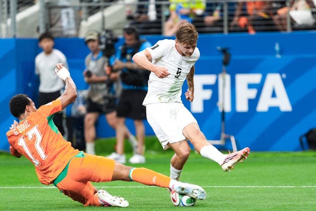 David Moller Wolfe of Norway (R) passes the ball under pressure from Guela Doue of Ivory Coast (L) during a FIFA Men’s World Cup 2026 round of 32 football match between Ivory Coast and Norway at Dallas Stadium, in Arlington on June 30th 2026 (Photo by LVDIDI SPP)  Copyright: xLVDIDI SPPx Sportspressphoto_SPR181073