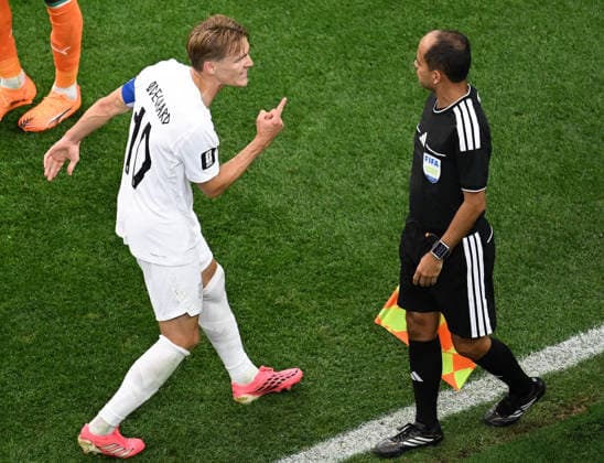 (260701) -- DALLAS, July 1, 2026 -- Martin Odegaard (L) of Norway communicates with the referee during the round of 32 match between Cote d Ivoire and Norway at the 2026 FIFA World Cup, WM, Weltmeisterschaft, Fussball at Dallas Stadium in Dallas, the United States, June 30, 2026. ) (SP)U.S.-DALLAS-FOOTBALL-FIFA WORLD CUP-ROUND OF 32-CIV VS NOR WuxXiaoling 