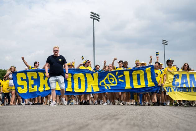 260630 Fans of Sweden ahead of the FIFA World Cup, WM, Weltmeisterschaft, Fussball 2026 round of 32 football match between France and Sweden on June 30, 2026 in New Jersey. Photo: Ludvig Thunman BILDBYRAN kod LT PA1270 fotboll football soccer fotball vm fotbolls-vm fotball-vm fotbolls-vm 2026 fifa world cup 2026 sverige sweden sverige a bbeng frankrike france round of 32 16-delsfinal publik *** June 30, 2026: Fans of Sweden ahead of the FIFA World Cup 2026 Round of 32 soccer match between France and Sweden on June 30, 2026 in New Jersey. Photo by Ludvig Thunman, BILDBYRAN. Code: LT PA1270. soccer, football, World Cup, 2026 FIFA World Cup, Sweden, Sweden A, BBENG, FranceFrance Round of 32 Round of 16 Quarterfinals Audience  Copyright: LUDVIGxTHUNMAN BB260630LT027
