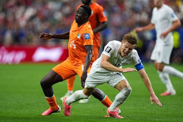 Martin odegaard of Norway goes down after a challenge from Oumar DiakitÃ of the Ivory Coast Ivory Coast v Norway, 2026 FIFA World Cup, WM, Weltmeisterschaft, Fussball Round of 32, Football, Dallas Stadium, Arlington, Texas, USA - 30 Jun 2026Arlington Dallas Stadium Texas (TX) United States of America  Copyright: xIsmaelxAdnan Shutterstockx 16970308dp