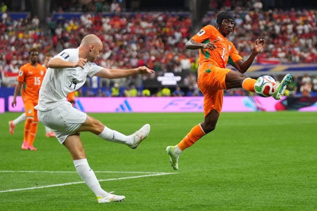 FIFA World Cup, WM, Weltmeisterschaft, Fussball 2026 - Round of 32 - Ivory Coast vs Norway Fredrik Aursnes (L) of Norway in action against Yan Diomande of Ivory Coast during the FIFA World Cup 2026 Round of 32 match Ivory Coast against Norway, in Dallas, USA, 30 June 2026. DALLAS United States  Copyright: xJEFFREYxMCWHORTERx