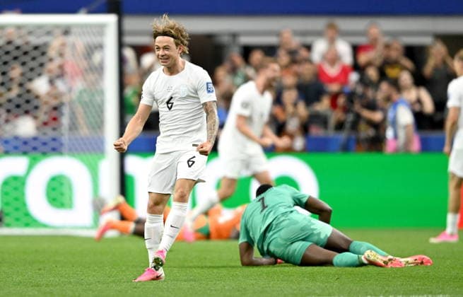 FIFA World Cup, WM, Weltmeisterschaft, Fussball 2026 - Round of 32 - Ivory Coast vs Norway Patrick Berg of Norway celebrates at the final whistle as Norway wins the FIFA World Cup 2026 Round of 32 match Ivory Coast against Norway, in Dallas, USA, 30 June 2026. DALLAS United States  Copyright: xALBERTxPENAx