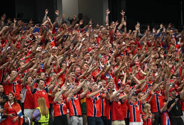 ARLINGTON, TEXAS - JUNE 30: Fans of Norway do the Viking row during the FIFA World Cup, WM, Weltmeisterschaft, Fussball 2026 Round Of 32 match between Group E Runners Up and Group I Runner-Up at Dallas Stadium on June 30, 2026 in Arlington, Texas.  Copyright: xMBxMediax