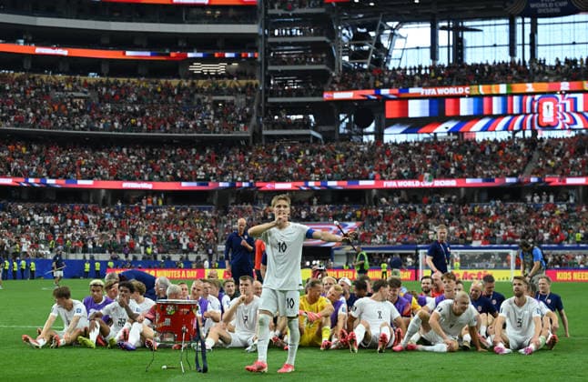 ARLINGTON, TEXAS - JUNE 30: Martin odegaard of Norway leads the Viking row celebration after the FIFA World Cup, WM, Weltmeisterschaft, Fussball 2026 Round Of 32 match between Group E Runners Up and Group I Runner-Up at Dallas Stadium on June 30, 2026 in Arlington, Texas.  Copyright: xMBxMediax