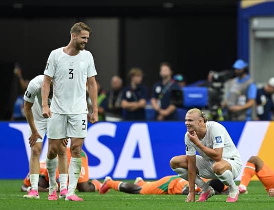 ARLINGTON, TEXAS - JUNE 30: Kristoffer Vassbakk Ajer and Erling Haaland of Norway react after winning the FIFA World Cup, WM, Weltmeisterschaft, Fussball 2026 Round Of 32 match between Group E Runners Up and Group I Runner-Up at Dallas Stadium on June 30, 2026 in Arlington, Texas.  Copyright: xMBxMediax