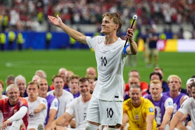 Martin odegaard of Norway prepares to compose the Norway row Ivory Coast v Norway, 2026 FIFA World Cup, WM, Weltmeisterschaft, Fussball Round of 32, Football, Dallas Stadium, Arlington, Texas, USA - 30 Jun 2026Arlington Dallas Stadium Texas (TX) United States of America  Copyright: xIsmaelxAdnan Shutterstockx 16970308em