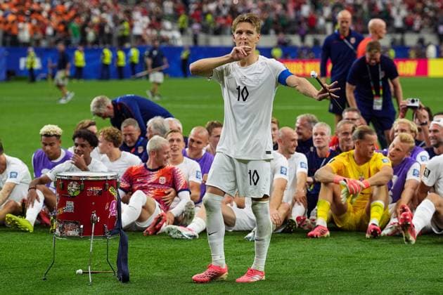 Martin odegaard of Norway prepares to compose the Norway row Ivory Coast v Norway, 2026 FIFA World Cup, WM, Weltmeisterschaft, Fussball Round of 32, Football, Dallas Stadium, Arlington, Texas, USA - 30 Jun 2026Arlington Dallas Stadium Texas (TX) United States of America  Copyright: xIsmaelxAdnan Shutterstockx 16970308eg