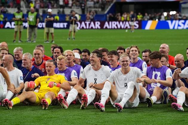 Norway players smile as they do the Norway row Ivory Coast v Norway, 2026 FIFA World Cup, WM, Weltmeisterschaft, Fussball Round of 32, Football, Dallas Stadium, Arlington, Texas, USA - 30 Jun 2026Arlington Dallas Stadium Texas (TX) United States of America  Copyright: xIsmaelxAdnan Shutterstockx 16970308eu