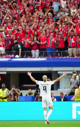 (260701) -- DALLAS, July 1, 2026 -- Erling Haaland of Norway celebrates after scoring during the round of 32 match between Cote d Ivoire and Norway at the 2026 FIFA World Cup, WM, Weltmeisterschaft, Fussball at Dallas Stadium in Dallas, the United States, June 30, 2026. ) (SP)U.S.-DALLAS-FOOTBALL-FIFA WORLD CUP-ROUND OF 32-CIV VS NOR JiaxHaocheng 