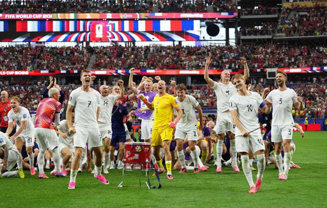 Martin Oedegaard (Norway) and Alexander Soerloth (Norway) celebrate during Ivory Coast and Norway, Round of 32 FIFA World Cup, WM, Weltmeisterschaft, Fussball 2026, Dallas Stadium, Arlington, United States on June 30, 2026. Thor Wegner DeFodi Images. (Photo by DeFodi Images) - *** Martin Oedegaard (Norway) and Alexander Soerloth (Norway) celebrate during the Round of 32 match between Ivory Coast and Norway at the 2026 FIFA World Cup, held at Dallas Stadium in Arlington, United States, on June 30, 2026. Photo by Thor Wegner, DeFodi Images