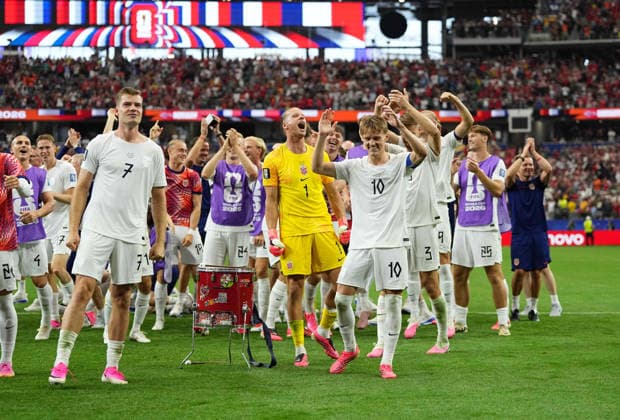 Martin Oedegaard (Norway) and Alexander Soerloth (Norway) celebrate during Ivory Coast and Norway, Round of 32 FIFA World Cup, WM, Weltmeisterschaft, Fussball 2026, Dallas Stadium, Arlington, United States on June 30, 2026. Thor Wegner DeFodi Images. (Photo by DeFodi Images) - *** Martin Oedegaard (Norway) and Alexander Soerloth (Norway) celebrate during the Round of 32 match between Ivory Coast and Norway at the 2026 FIFA World Cup, held at Dallas Stadium in Arlington, United States, on June 30, 2026. Photo by Thor Wegner, DeFodi Images