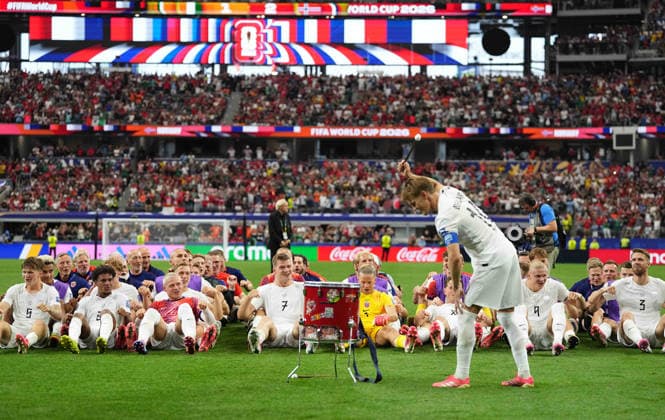 Norway team (Norway) celebrate during Ivory Coast and Norway, Round of 32 FIFA World Cup, WM, Weltmeisterschaft, Fussball 2026, Dallas Stadium, Arlington, United States on June 30, 2026. Thor Wegner DeFodi Images. (Photo by DeFodi Images) - *** The Norwegian team celebrates during the match between Ivory Coast and Norway in the Round of 32 of the 2026 FIFA World Cup at Dallas Stadium in Arlington, United States, on June 30, 2026. Photo by Thor Wegner, DeFodi Images
