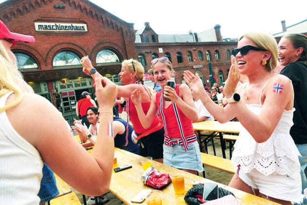30.06.2026, Berlin - Deutschland. Fußball-WM der Männer, Norwegen vs Elfenbeinküste, Kulturbrauerei im Prenzlauer Berg *** June 30, 2026, Berlin, Germany: Men s World Cup, Norway vs. Ivory Coast, Kulturbrauerei in Prenzlauer Berg