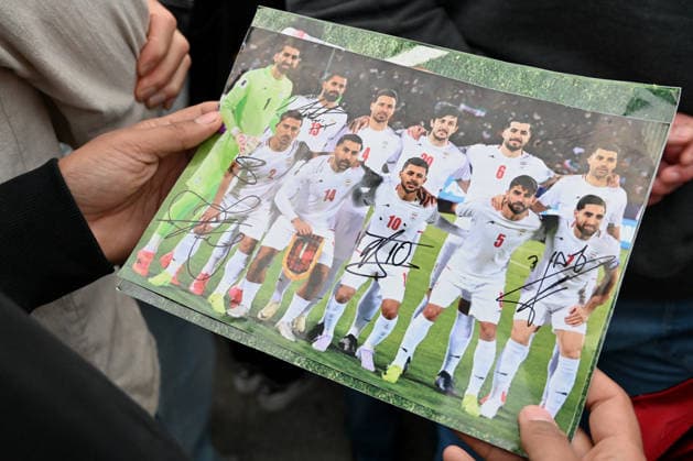 Iranian national team, Nationalteam FIFA World Cup, WM, Weltmeisterschaft, Fussball 2026 leave Tijuana, Mexico camp back home to Iran TIJUANA, MEXICO - JUNE 30: A fan carries a picture of Iran s players to complete his autographs of the team as fans wait for the Iran National Team to leave the Marriott Hotel at their Tijuana base camp to the airport ahead of the team’s departure following its elimination from the 2026 World Cup football tournament in Tijuana, Mexico on Tuesday, June 30, 2026. Carlos A. Moreno Anadolu Tijuana Mexico. Editorial use only. Please get in touch for any other usage.  Copyright: x2026xAnadoluxCarlosxA.xMorenox