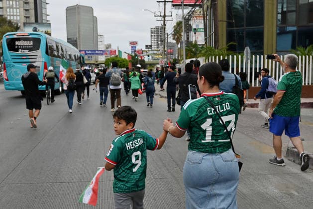 Iranian national team, Nationalteam FIFA World Cup, WM, Weltmeisterschaft, Fussball 2026 leave Tijuana, Mexico camp back home to Iran TIJUANA, MEXICO - JUNE 30: Fans cheer and chase the bus carrying Iran s players as they leave the Marriott Hotel at their Tijuana base camp to the airport ahead of the Iran National Team s departure following its elimination from the 2026 World Cup football tournament in Tijuana, Mexico on Tuesday, June 30, 2026. Carlos A. Moreno Anadolu Tijuana Mexico. Editorial use only. Please get in touch for any other usage.  Copyright: x2026xAnadoluxCarlosxA.xMorenox