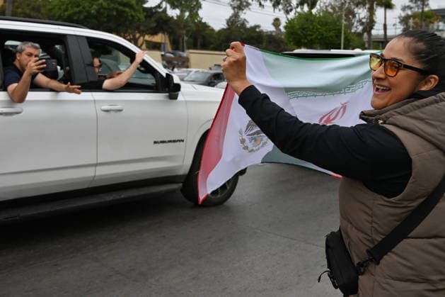 Iranian national team, Nationalteam FIFA World Cup, WM, Weltmeisterschaft, Fussball 2026 leave Tijuana, Mexico camp back home to Iran TIJUANA, MEXICO - JUNE 30: A fan waves a duel combined flag of Mexico and Iran as members of the Iran technical team follow Iran players bus as they leave the Marriott Hotel at their Tijuana base camp to the airport ahead of the Iran National Team s departure following its elimination from the 2026 World Cup football tournament in Tijuana, Mexico on Tuesday, June 30, 2026. Carlos A. Moreno Anadolu Tijuana Mexico. Editorial use only. Please get in touch for any other usage.  Copyright: x2026xAnadoluxCarlosxA.xMorenox