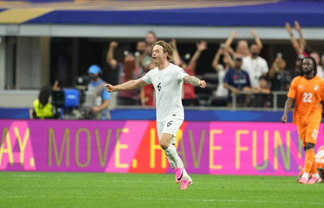 Patrick Berg (Norway) celebrate during Ivory Coast and Norway, Round of 32 FIFA World Cup, WM, Weltmeisterschaft, Fussball 2026, Dallas Stadium, Arlington, United States on June 30, 2026. Thor Wegner DeFodi Images. (Photo by DeFodi Images) - *** Patrick Berg of Norway celebrates during the match between Ivory Coast and Norway in the Round of 32 of the 2026 FIFA World Cup at Dallas Stadium in Arlington, United States, on June 30, 2026. Photo by DeFodi Images (Thor Wegner)